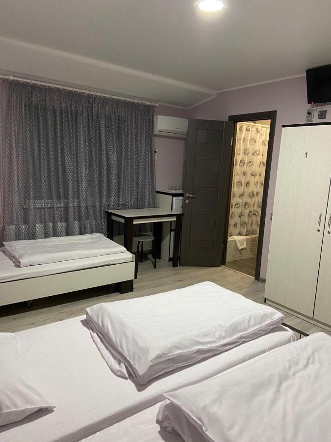 Guest House Max Khmelnytskyi Exterior photo