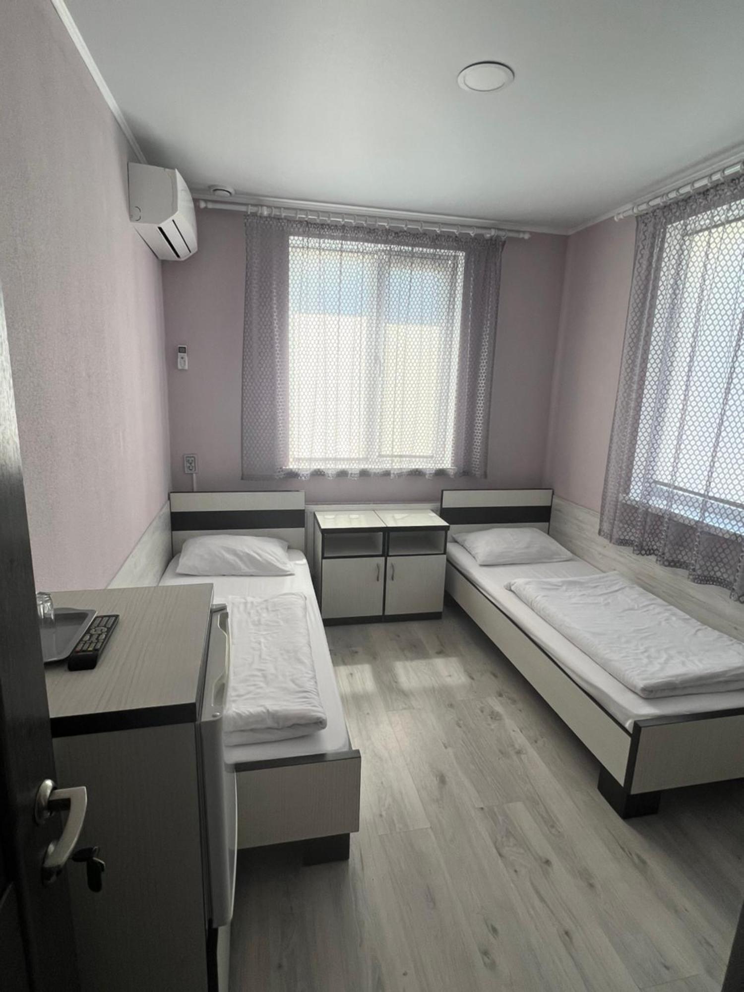 Guest House Max Khmelnytskyi Exterior photo