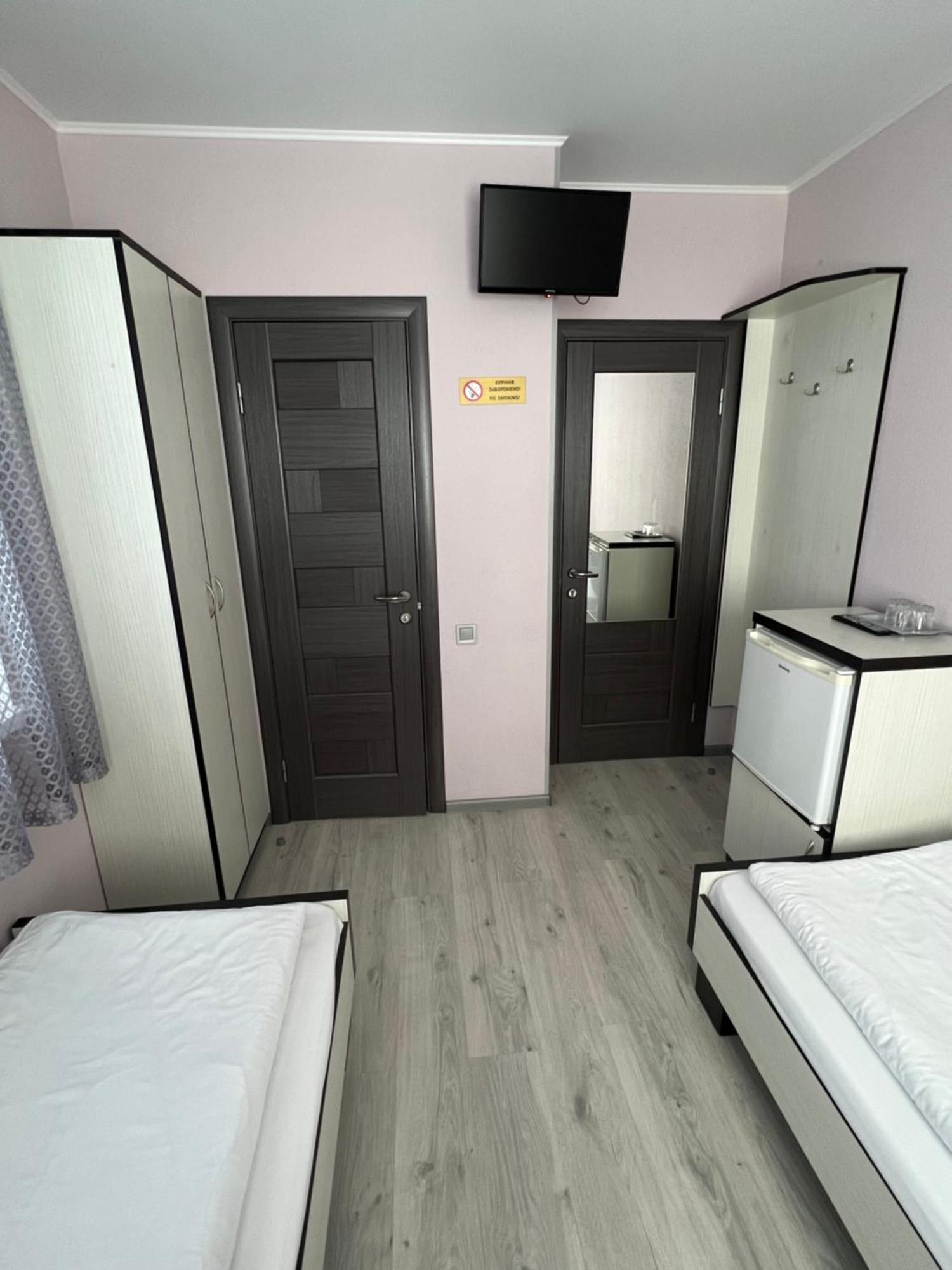 Guest House Max Khmelnytskyi Exterior photo