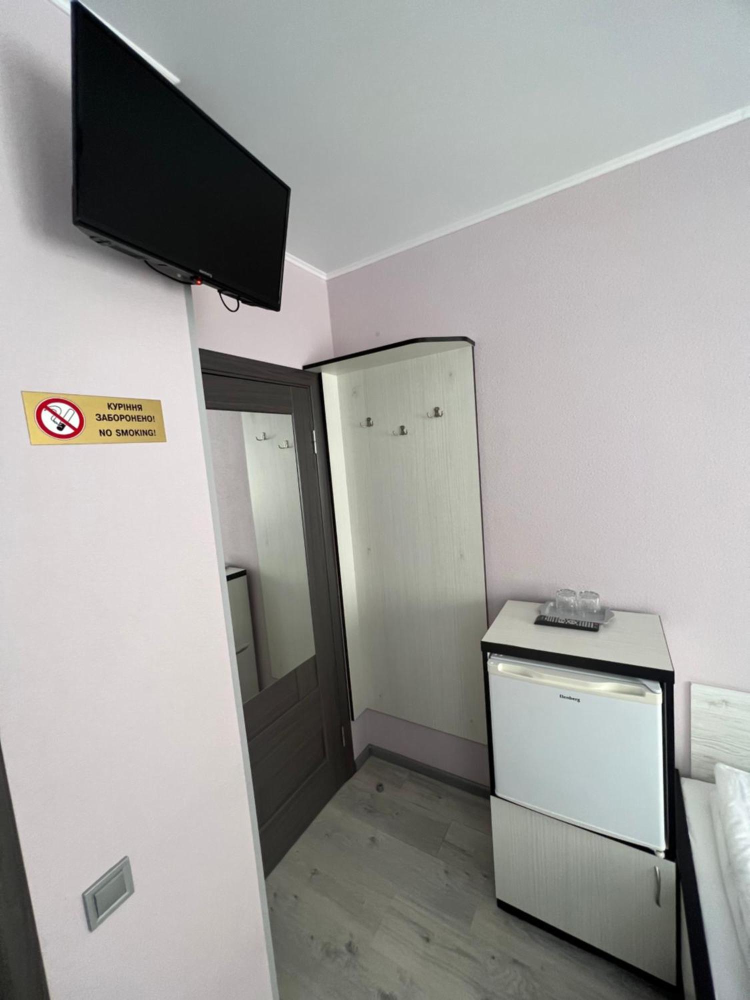 Guest House Max Khmelnytskyi Exterior photo