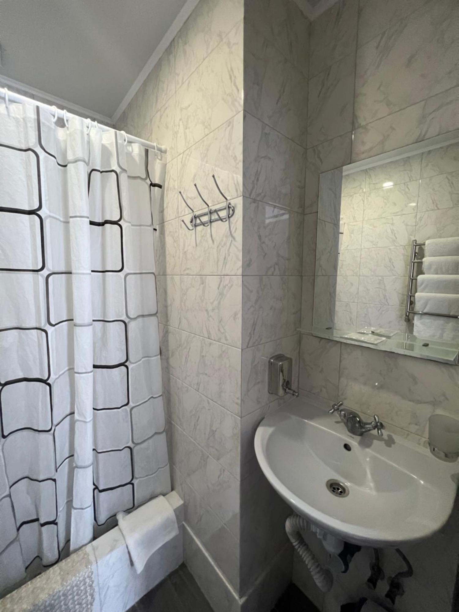 Guest House Max Khmelnytskyi Exterior photo